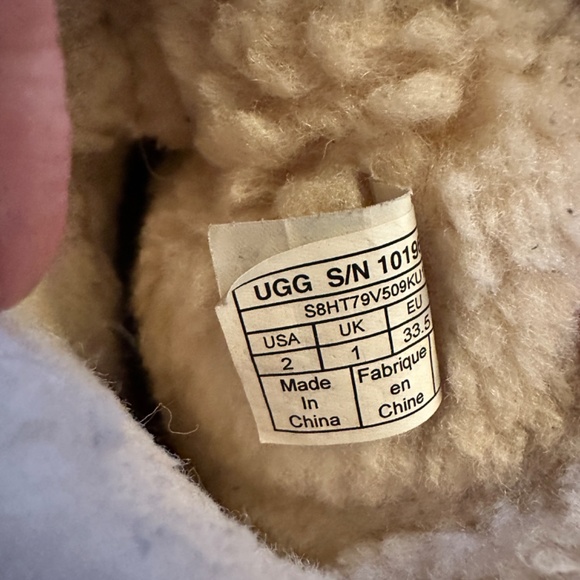 UGG boots girls with stars - Picture 3 of 3